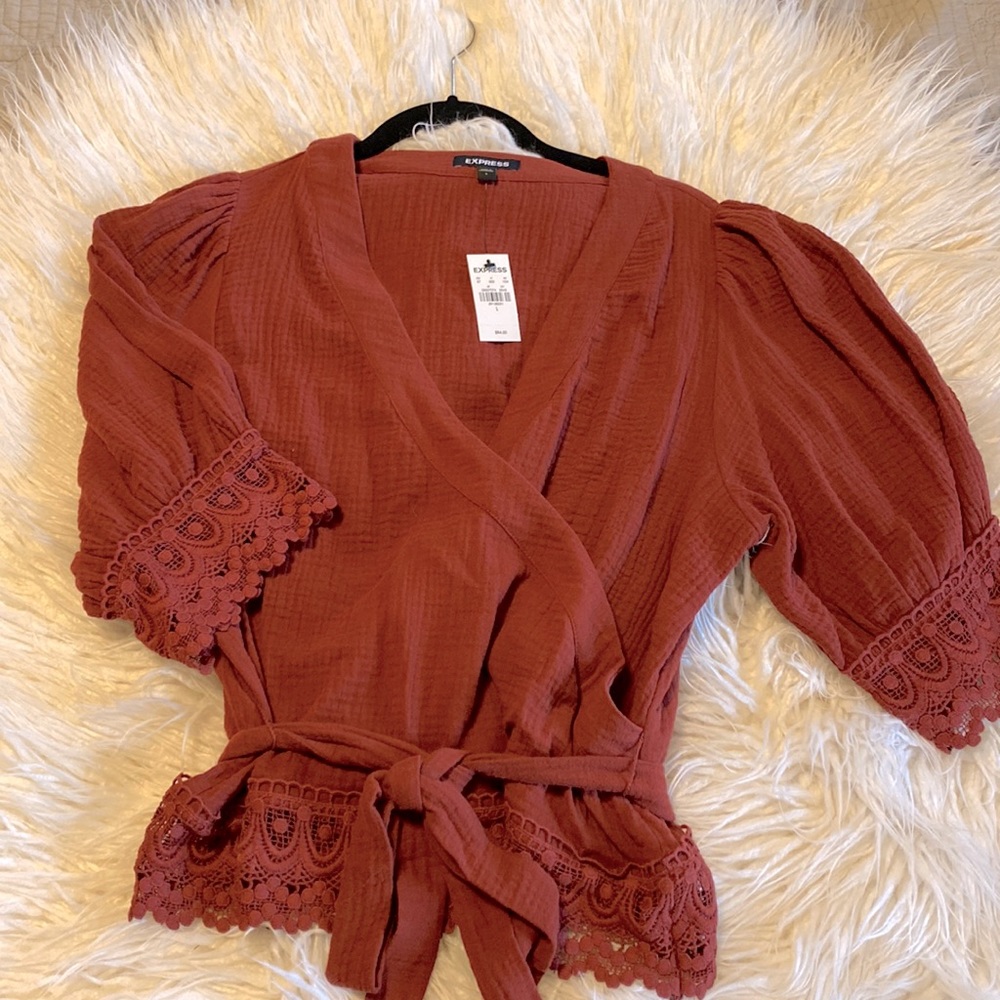 NWT Express wrap top size L rust color